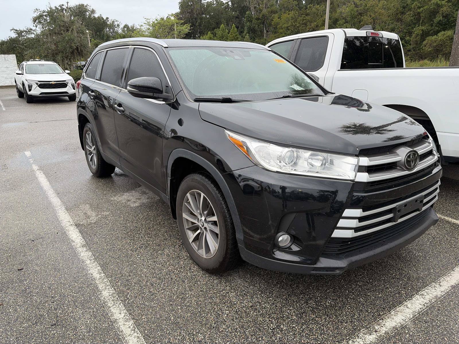 Used 2019 Toyota Highlander XLE AWD/4WD image 1