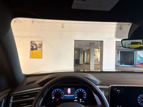 Used 2025 Volkswagen Atlas Cross Sport SE image 34