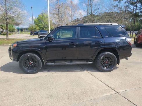 Certified 2020 Toyota 4Runner SR5 Premium image 2