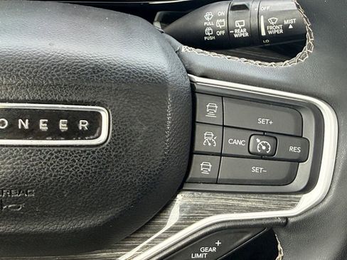 Used 2022 Jeep Wagoneer Series II w/ Premium Group I AWD/4WD image 20