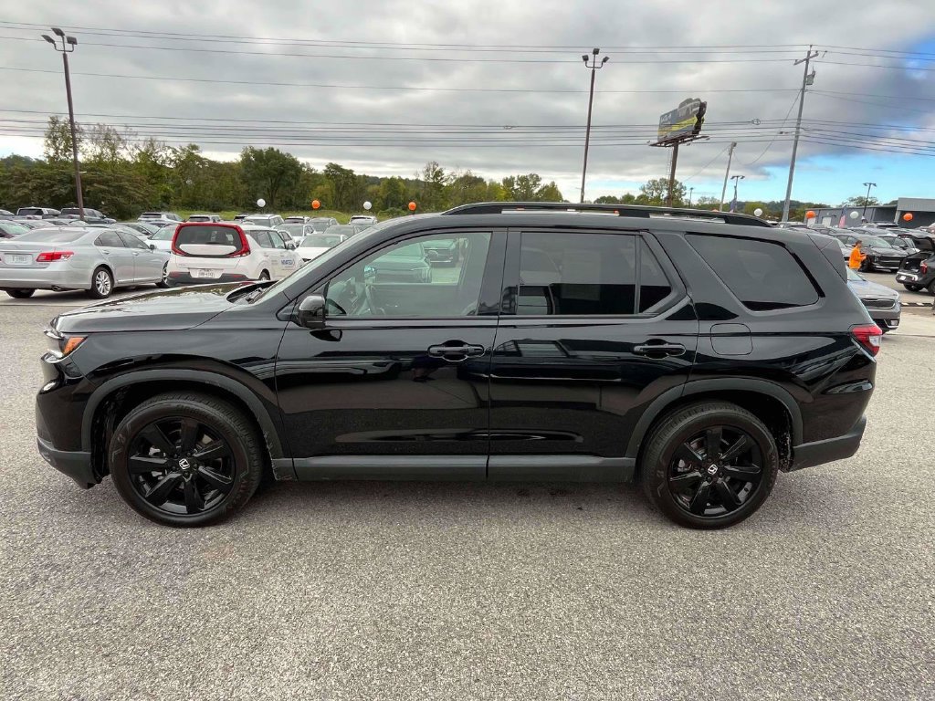 Used 2025 Honda Pilot Black Edition image 32