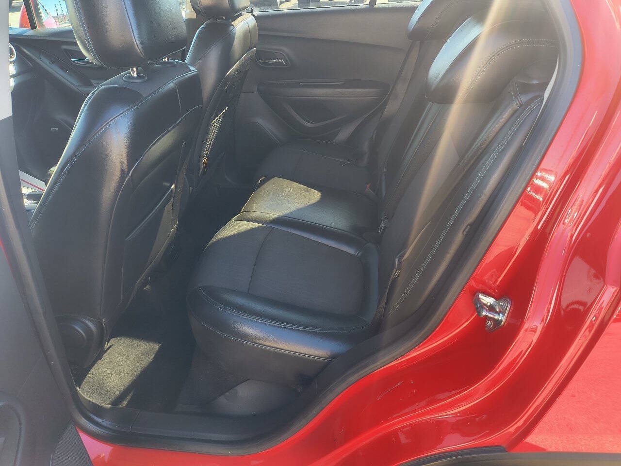 Used 2015 Chevrolet Trax LT w/ LT Sun and Sound Package AWD/4WD image 17