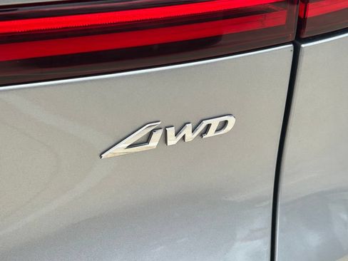 Used 2025 Genesis GV70 2.5T AWD/4WD image 13