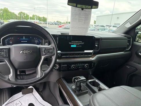 Used 2024 Chevrolet Silverado 1500 LT Trail Boss w/ Convenience Package II AWD/4WD image 22