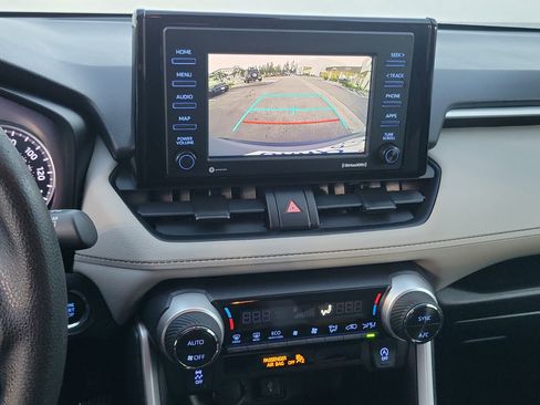 Used 2021 Toyota RAV4 XLE image 12