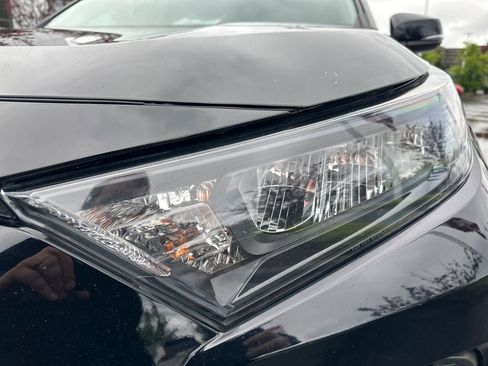 Certified 2021 Toyota RAV4 LE AWD/4WD image 9