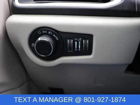 Used 2023 Chrysler Voyager LX FWD image 22