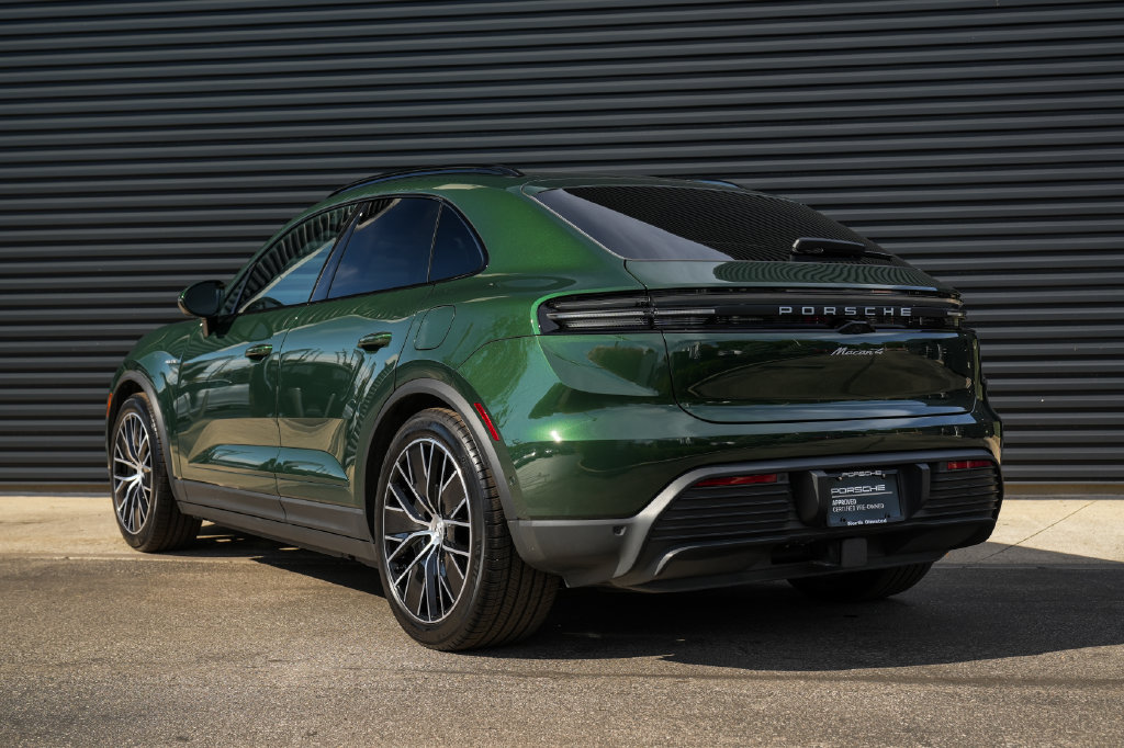 Certified 2026 Porsche Macan 4 Electric AWD/4WD image 3