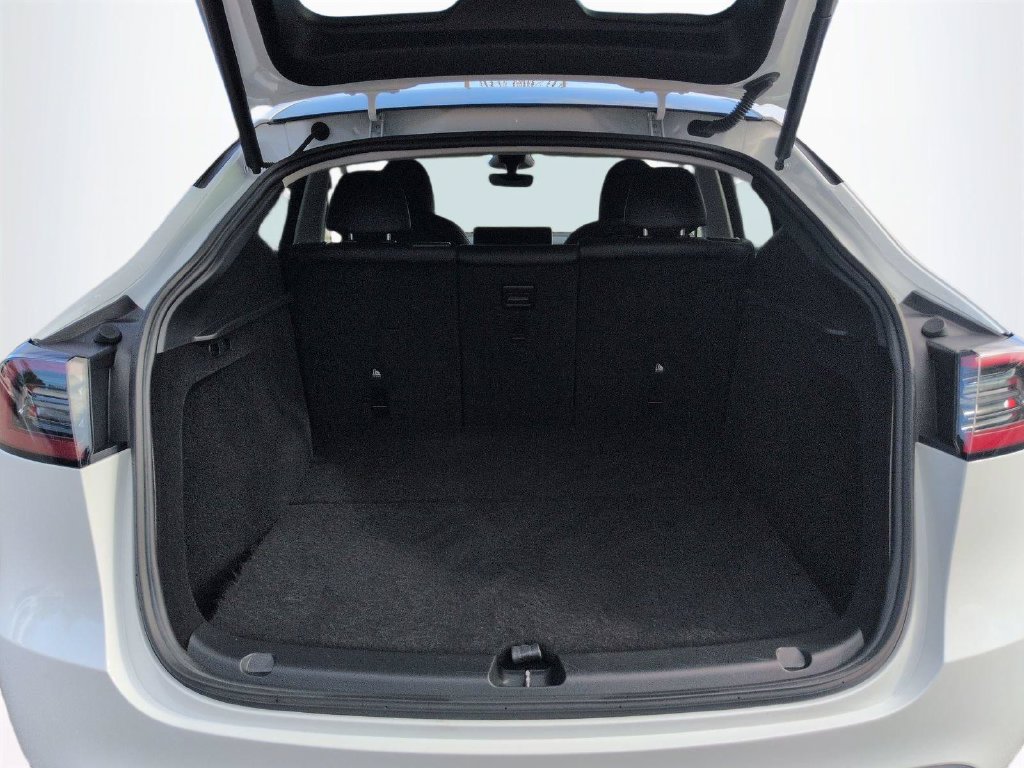 Used 2024 Tesla Model Y Long Range RWD image 16
