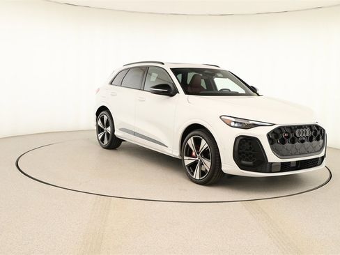 Certified 2025 Audi SQ5 Prestige image 10