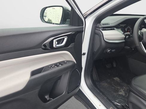 New 2026 Jeep Compass Limited image 13