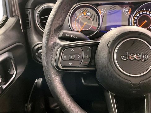 Used 2020 Jeep Gladiator Sport w/ Trailer Tow Package image 17