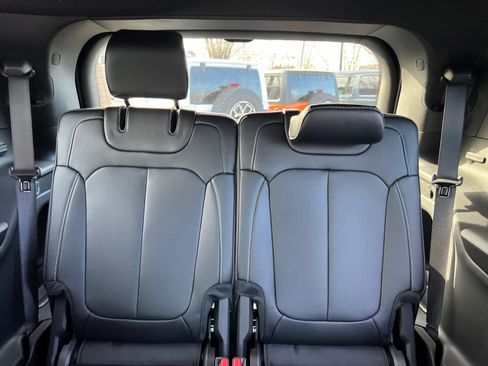 New 2025 Jeep Grand Cherokee L Limited w/ Black Appearance Package image 38