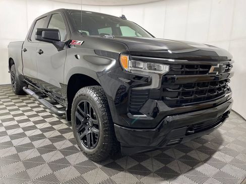 Used 2024 Chevrolet Silverado 1500 RST w/ Z71 Off-Road Package AWD/4WD image 2