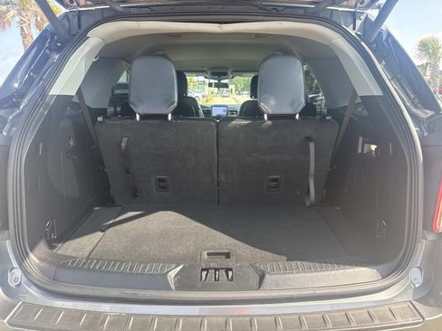 Used 2022 Ford Explorer XLT w/ Equipment Group 202A AWD/4WD image 8