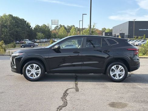 Used 2024 Chevrolet Trax LS FWD image 2