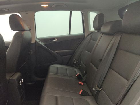Used 2016 Volkswagen Tiguan SE image 18