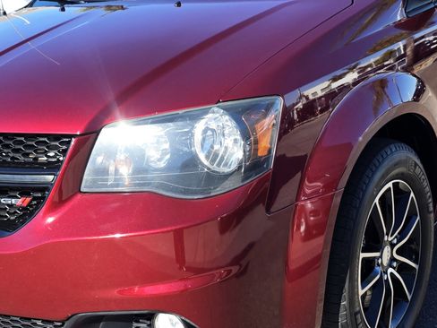 Used 2017 Dodge Grand Caravan SXT w/ Blacktop Package image 8