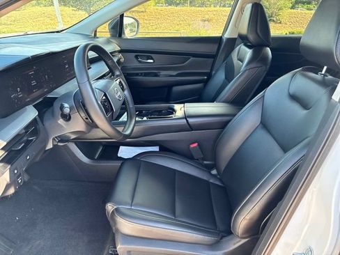 Used 2025 Nissan Murano SV AWD/4WD image 13