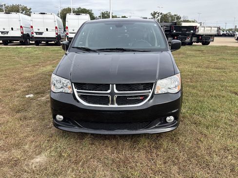 Used 2020 Dodge Grand Caravan SXT FWD image 2