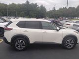 Used 2021 Nissan Rogue SV image 2