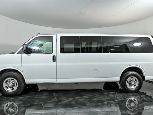 Used 2017 Chevrolet Express 3500 LT w/ LT Preferred Equipment Group RWD image 6