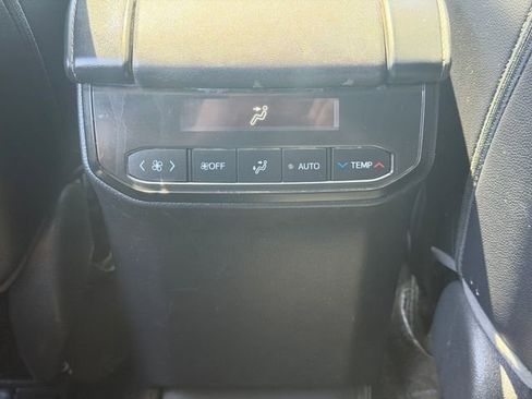 Used 2023 Toyota Highlander XLE FWD image 17