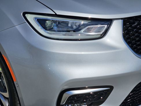 New 2026 Chrysler Pacifica Pinnacle FWD image 9