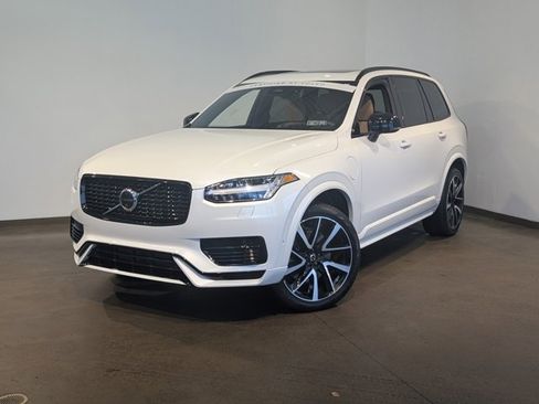 Used 2023 Volvo XC90 T8 Ultimate w/ Lounge Package image 1