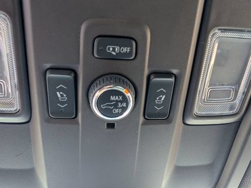 Used 2023 GMC Yukon SLT w/ SLT Luxury Package AWD/4WD image 35