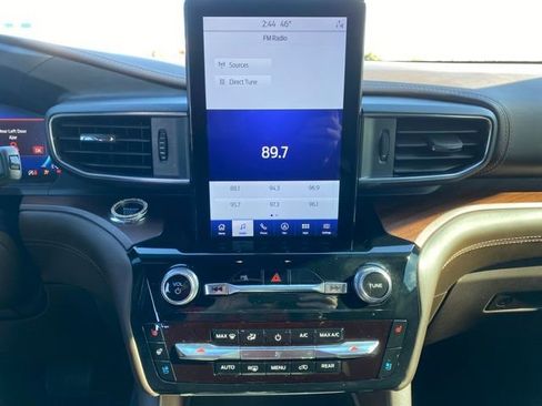 Used 2024 Ford Explorer King Ranch image 16