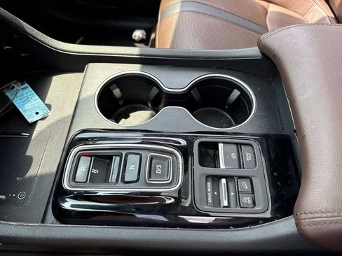 Used 2025 Honda Pilot Elite image 26