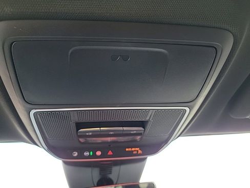 Used 2025 Chevrolet Traverse RS image 34