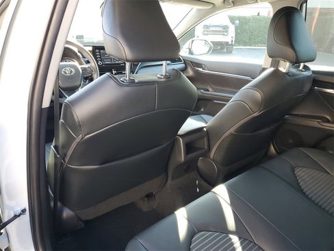 Used 2022 Toyota Camry SE image 13