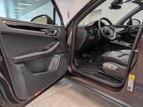 Used 2025 Porsche Macan AWD/4WD image 22