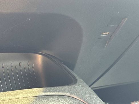 Used 2021 Toyota Corolla LE FWD image 37