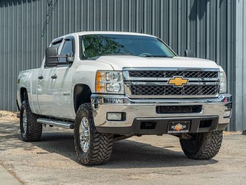 Used 2014 Chevrolet Silverado 2500 LT w/ Interior Plus Package AWD/4WD image 8