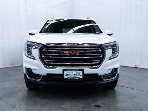 Used 2024 GMC Terrain SLT AWD/4WD image 2