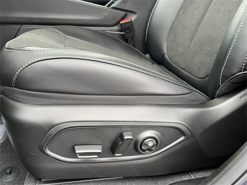 New 2025 Jeep Grand Cherokee Altitude image 9