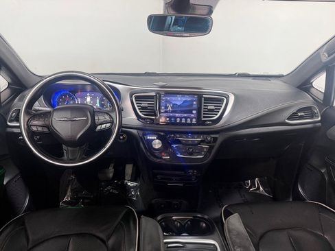 Used 2019 Chrysler Pacifica Limited w/ Advanced Safetytec Group FWD image 12