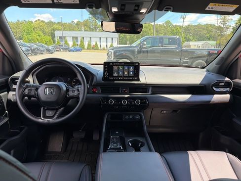 Certified 2025 Honda Pilot TrailSport image 8