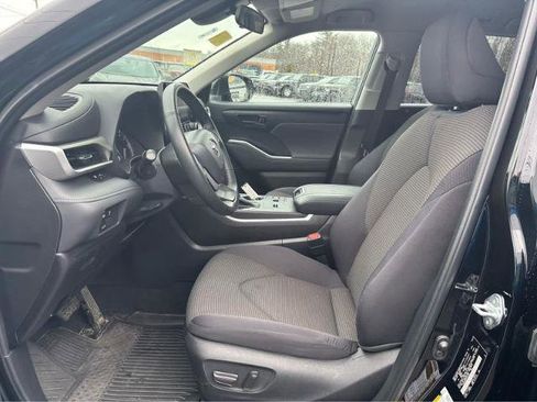 Used 2023 Toyota Highlander LE image 18