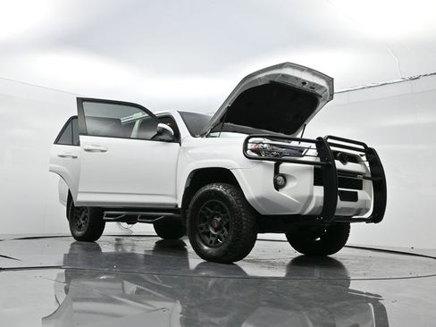 Used 2018 Toyota 4Runner SR5 image 30