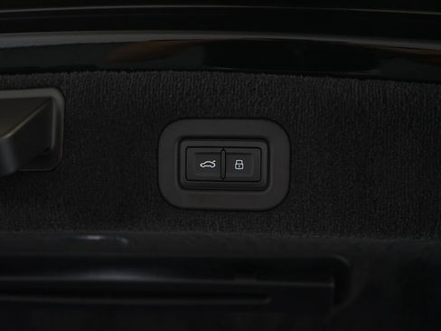 Used 2026 Bentley Flying Spur Azure image 36