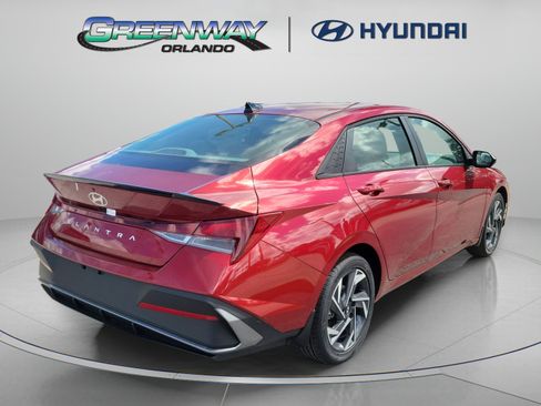 Used 2025 Hyundai Elantra Sport FWD image 4