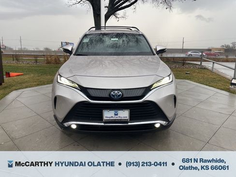 Used 2022 Toyota Venza Limited image 12