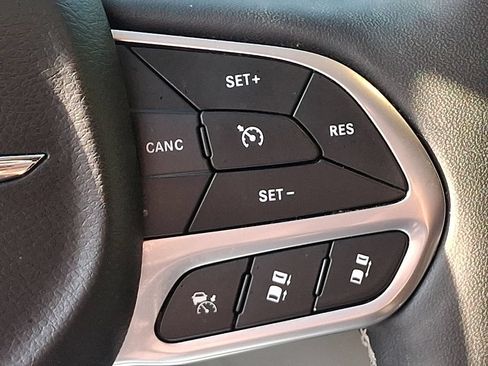 Used 2024 Chrysler Pacifica Touring-L FWD image 22