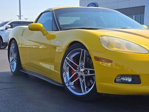 Used 2005 Chevrolet Corvette Coupe w/ Preferred Equipment Group RWD image 50