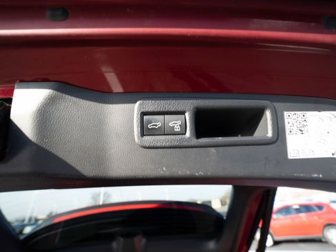 Used 2021 Toyota Venza Limited w/ Advanced Technology Package image 29