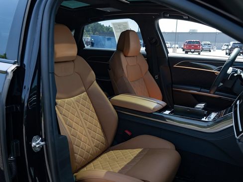 Used 2024 Audi S8 AWD/4WD image 58